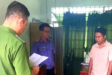 Bắt cán bộ chiếm đoạt nửa tỷ đồng tiền hỗ trợ người dân bị lũ ở Lâm Đồng