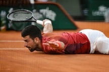 Djokovic để ngỏ khả năng rút khỏi Roland Garros
