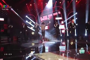 Thiên Tùng vừa hát vừa nhảy chất lừ với liên khúc Michael Jackson. (Video: Mạnh Thắng - Nguồn: VTV)