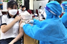 Học sinh Sóc Trăng phấn khởi tiêm vaccine mũi 2