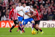 Barcelona lỡ cơ hội rút ngắn cách biệt điểm số với Real Madrid