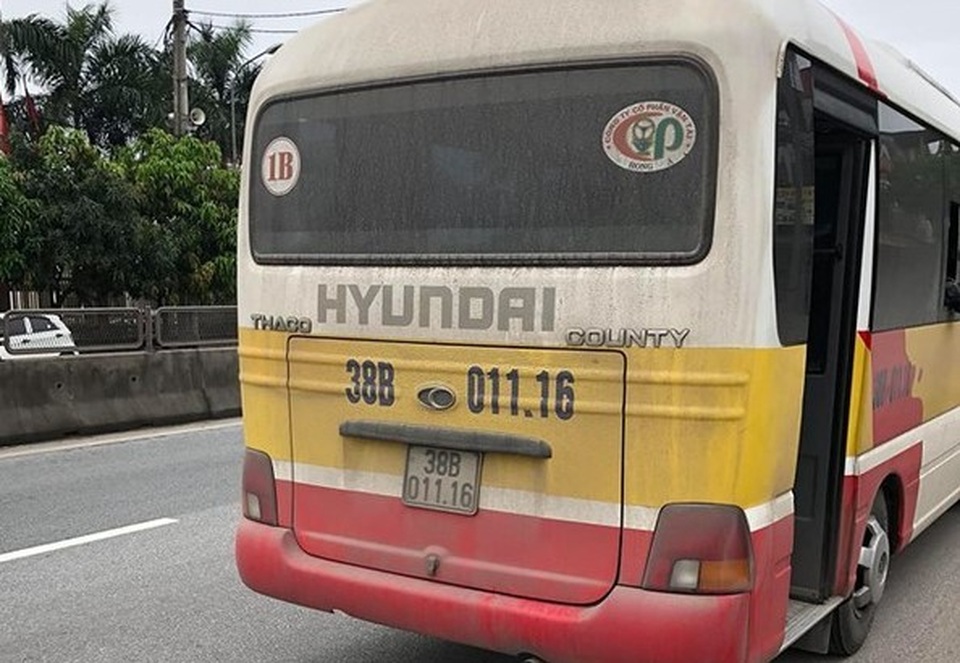Tài xế nhà xe đầu gấu tiếp tục đánh người - 4 Tài xế nhà xe đầu gấu tiếp tục đánh người - 4