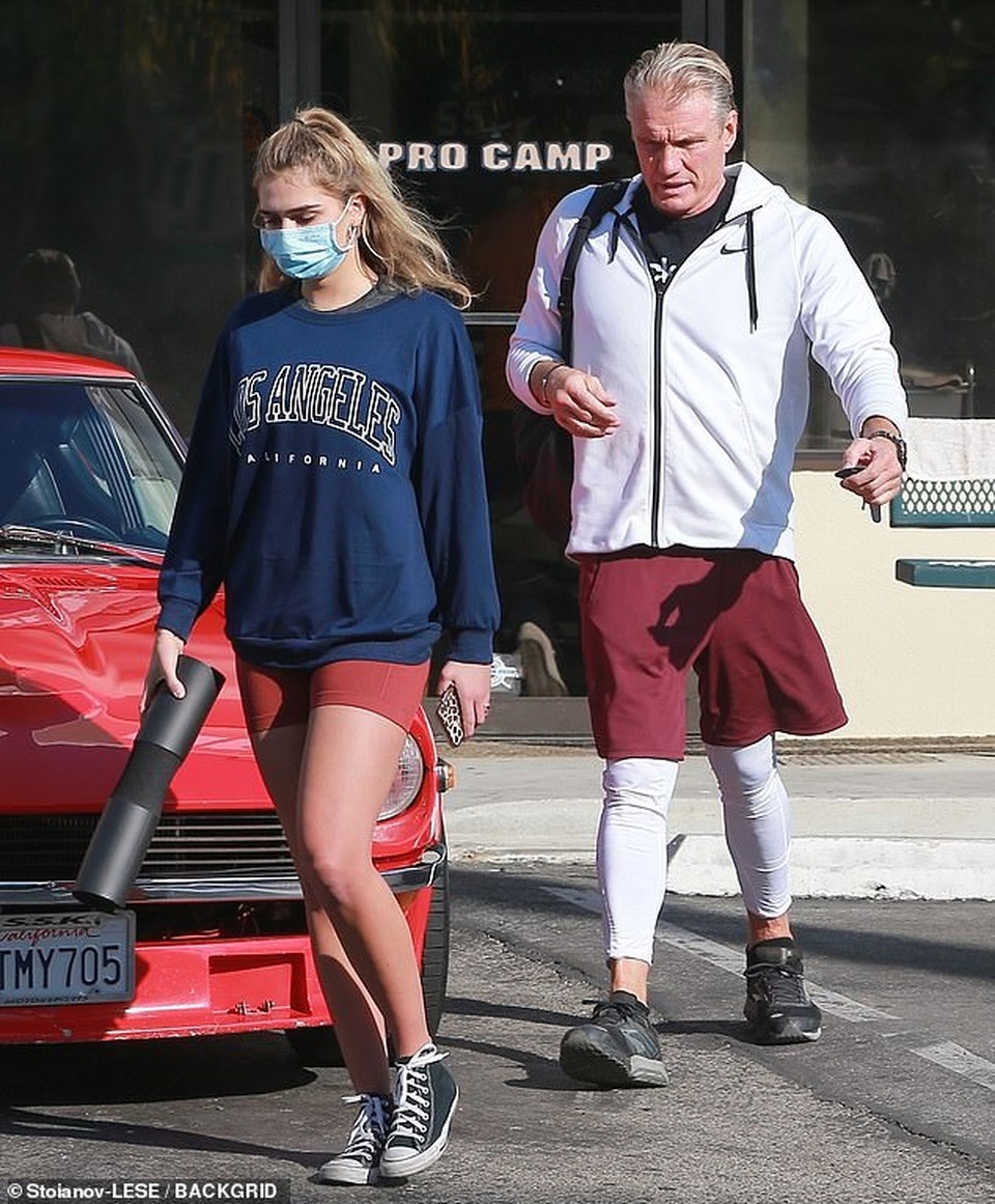 Ngôi sao Dolph Lundgren ra phố cùng hôn thê kém 39 tuổi - 5 Ngôi sao Dolph Lundgren ra phố cùng hôn thê kém 39 tuổi - 5