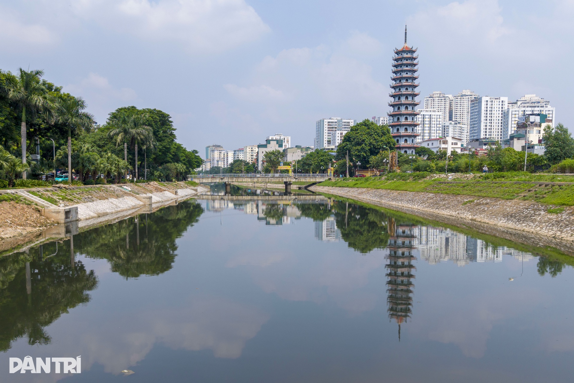 Những gam màu xanh - đen trên dòng sông Tô Lịch - 9 Những gam màu xanh - đen trên dòng sông Tô Lịch - 9