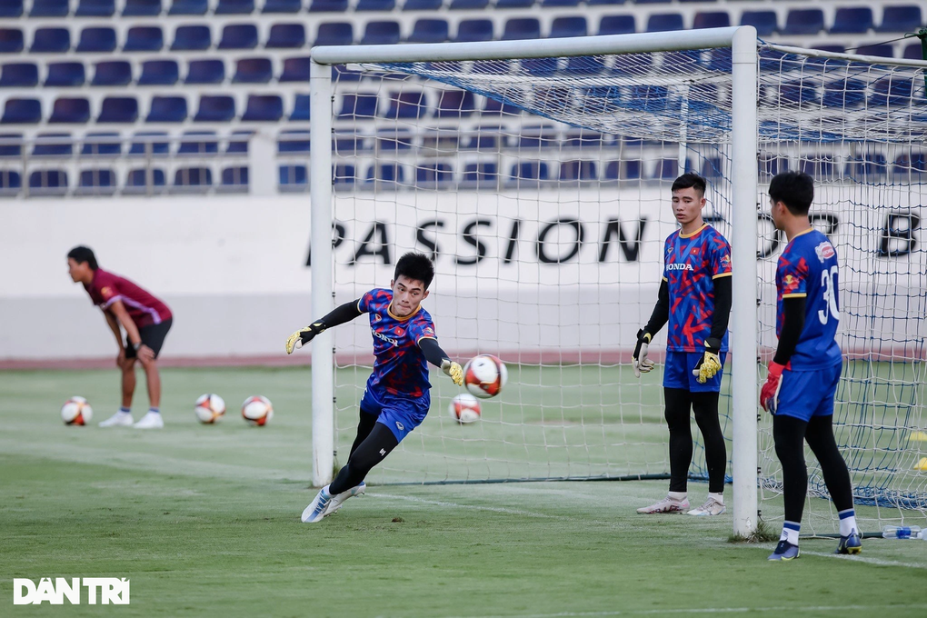 Thủ môn Quan Văn Chuẩn đặt mục tiêu bất ngờ trước thềm SEA Games - 1 Thủ môn Quan Văn Chuẩn đặt mục tiêu bất ngờ trước thềm SEA Games - 1