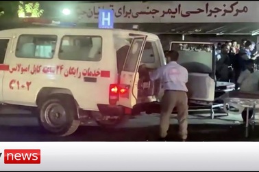 Hiện trường vụ nổ bom như "ngày tận thế" tại sân bay Kabul