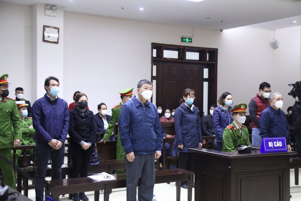 Khi Anh hùng cũng gục ngã vì tiền - 1 Khi Anh hùng cũng gục ngã vì tiền - 1