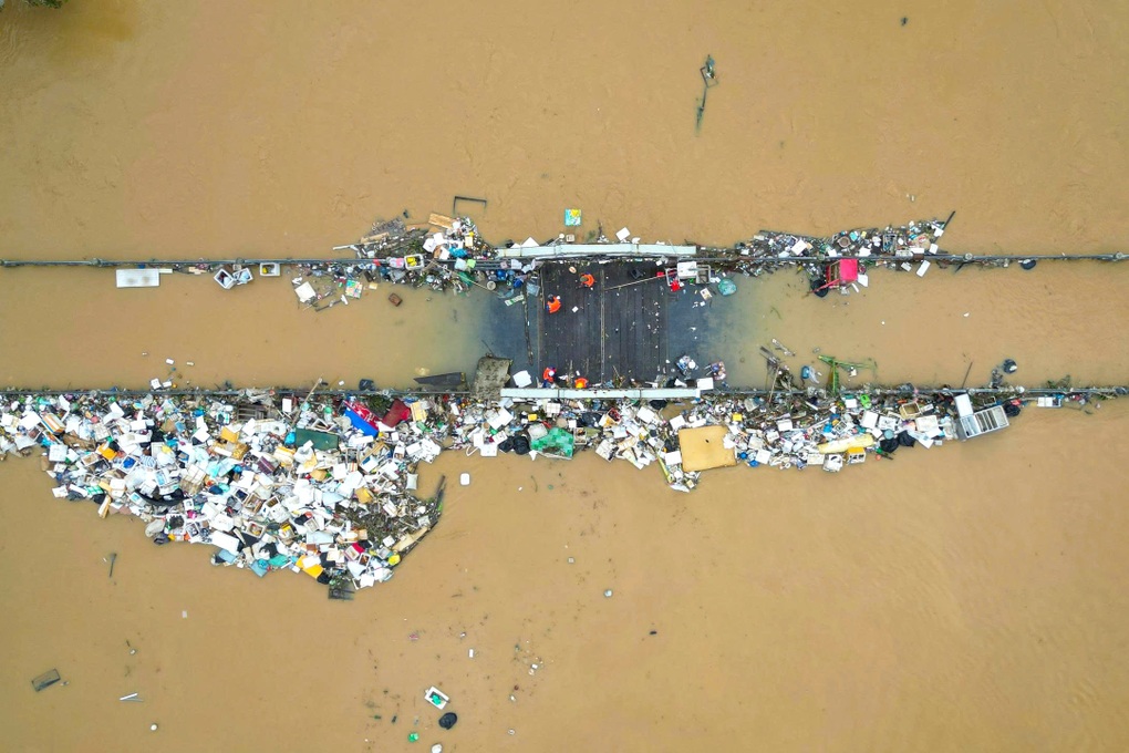 Lượng rác thải khổng lồ bủa vây phố cổ Hội An - 2 Lượng rác thải khổng lồ bủa vây phố cổ Hội An - 2