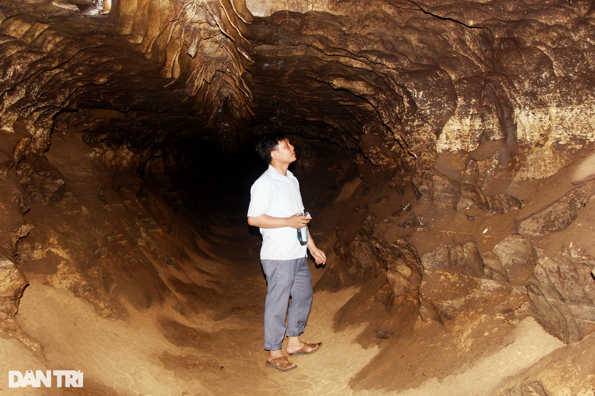 Nhiều bất ngờ phía trong hang động mới phát hiện ở Thanh Hóa - 2