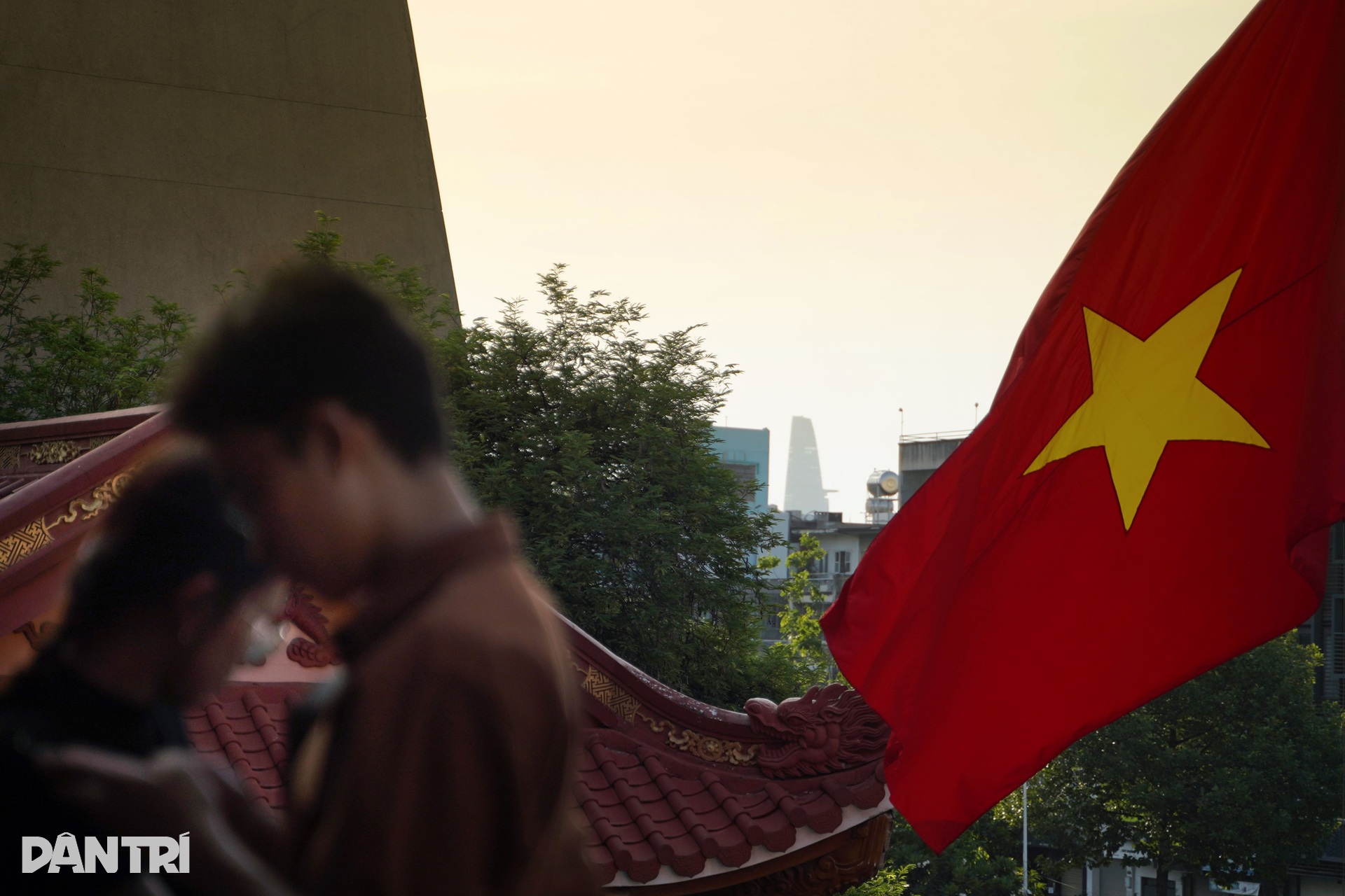 Hàng ngàn chùa thỉnh chuông sáng 1/7, cầu quốc thái dân an - 9 Hàng ngàn chùa thỉnh chuông sáng 1/7, cầu quốc thái dân an - 9