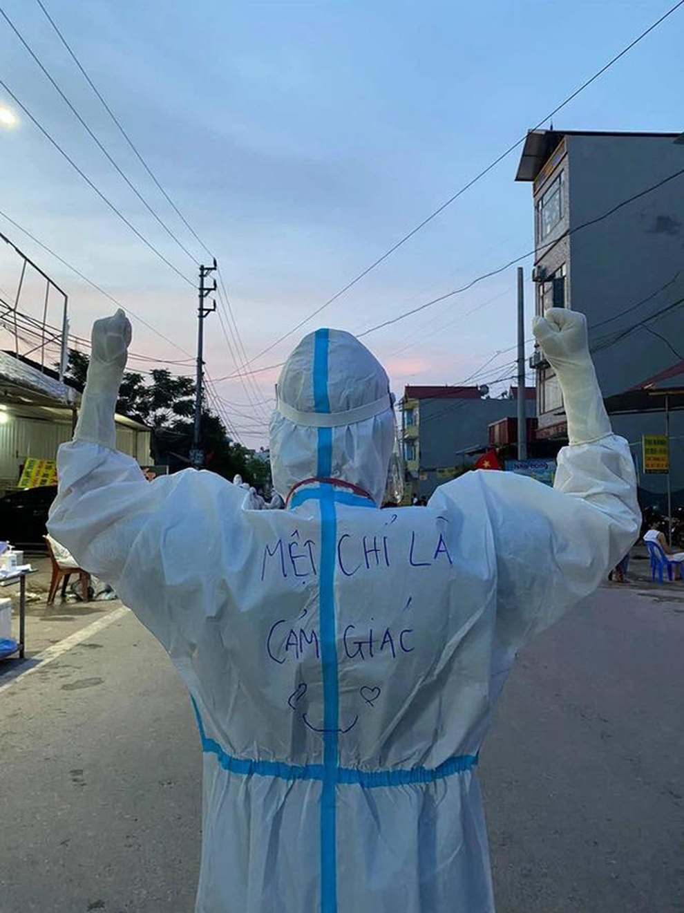 Nữ tình nguyện viên đi chống dịch nhưng… chưa có người yêu gây sốt mạng - 6 Nữ tình nguyện viên đi chống dịch nhưng… chưa có người yêu gây sốt mạng - 6