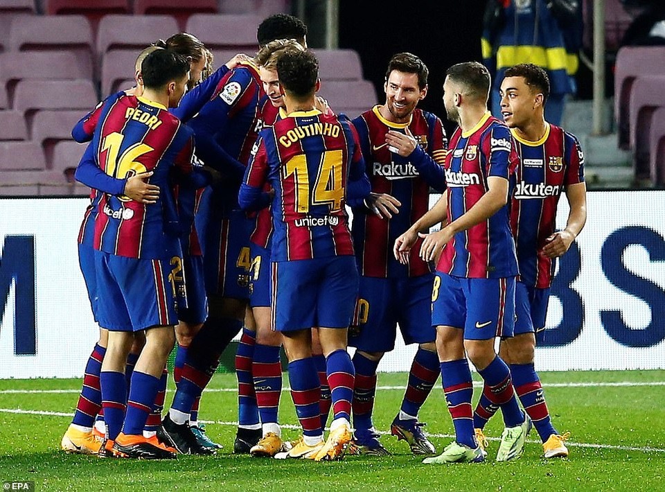 Messi san bằng kỷ lục của Pele, Barcelona vẫn bị Valencia cầm hòa - 13 Messi san bằng kỷ lục của Pele, Barcelona vẫn bị Valencia cầm hòa - 13