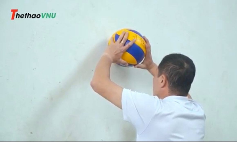 Học thể dục trực tuyến: Giảng viên “nai lưng” làm video bài giảng - 1