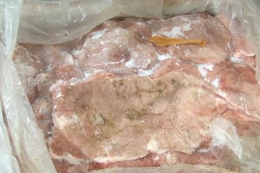 Bắt hơn 8 tạ nầm lợn mốc xanh, bốc mùi hôi thối trong đêm