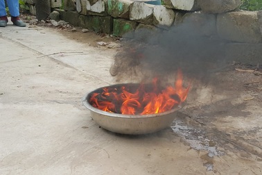 Xăng dầu rò rỉ, nước giếng đốt cháy khét lẹt