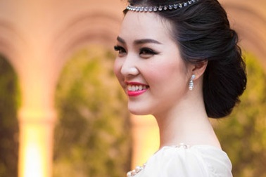 Á hậu Thụy Vân khoe vẻ đẹp kiều diễm