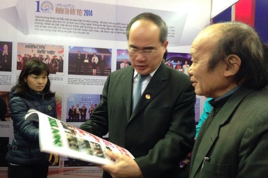 Chủ tịch Mặt trận Tổ quốc Việt Nam thăm Hội báo xuân Ất Mùi