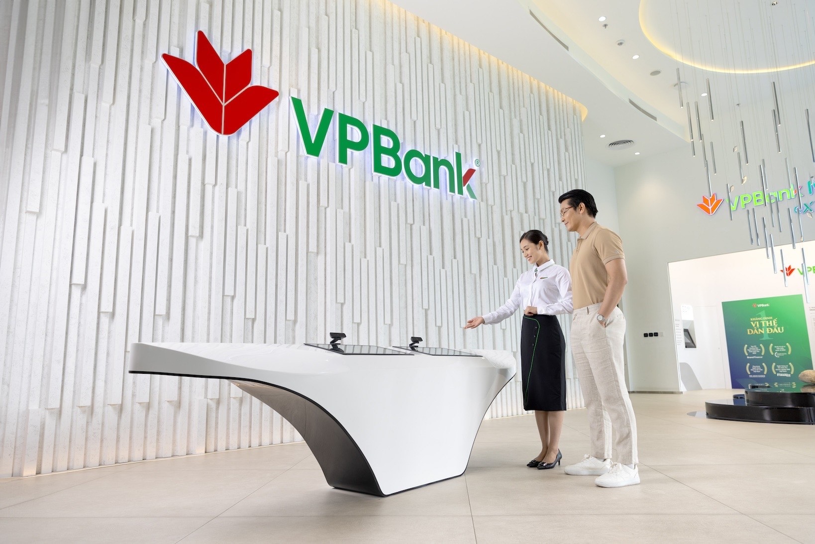 VPBank: Tăng trưởng rực rỡ, Tối ưu An toàn, Tận dụng Thế mạnh