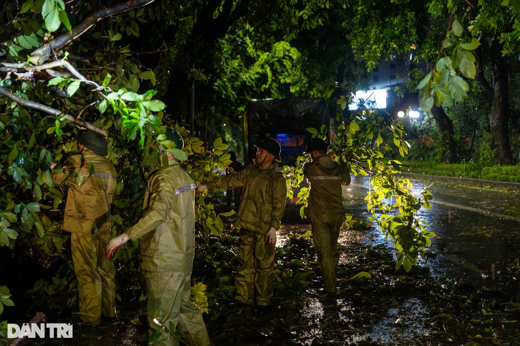 Bí thư Hà Nội: Bằng mọi biện pháp bảo đảm an toàn cho dân - 1 Bí thư Hà Nội: Bằng mọi biện pháp bảo đảm an toàn cho dân - 1