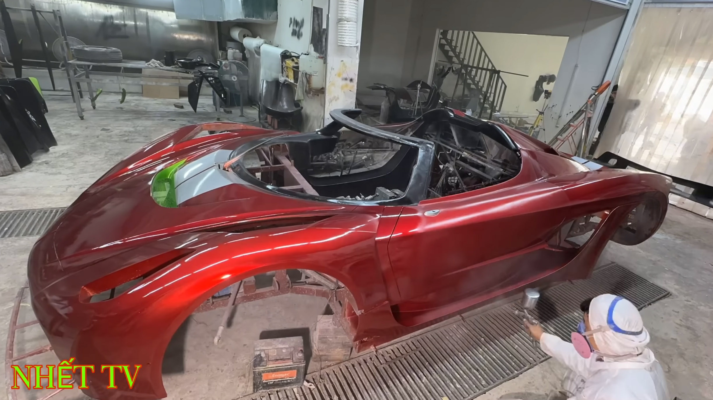 Siêu xe Koenigsegg Jesko do nhóm thợ Việt tự chế, dùng động cơ Toyota - 8 Siêu xe Koenigsegg Jesko do nhóm thợ Việt tự chế, dùng động cơ Toyota - 8