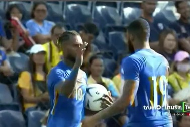 Bacuna nâng tỉ số lên 3-1 cho Curacao trước Ấn Độ