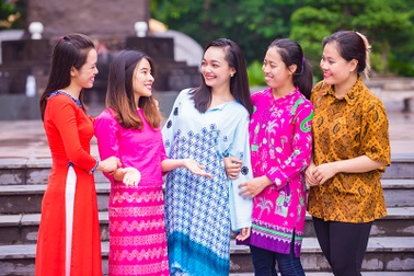 Bạn trẻ Việt làm bộ ảnh kỉ niệm 50 năm ASEAN