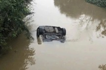 Ô tô rơi xuống sông, 2 người tử vong