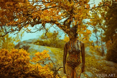 Những bức vẽ “body-painting” của mùa thu