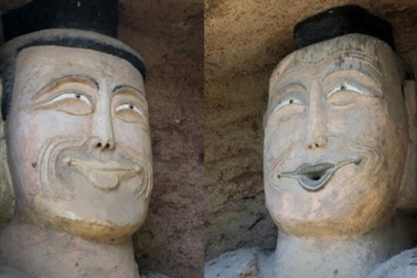 Bức tượng Phật trong hang đá mỉm cười gây xôn xao