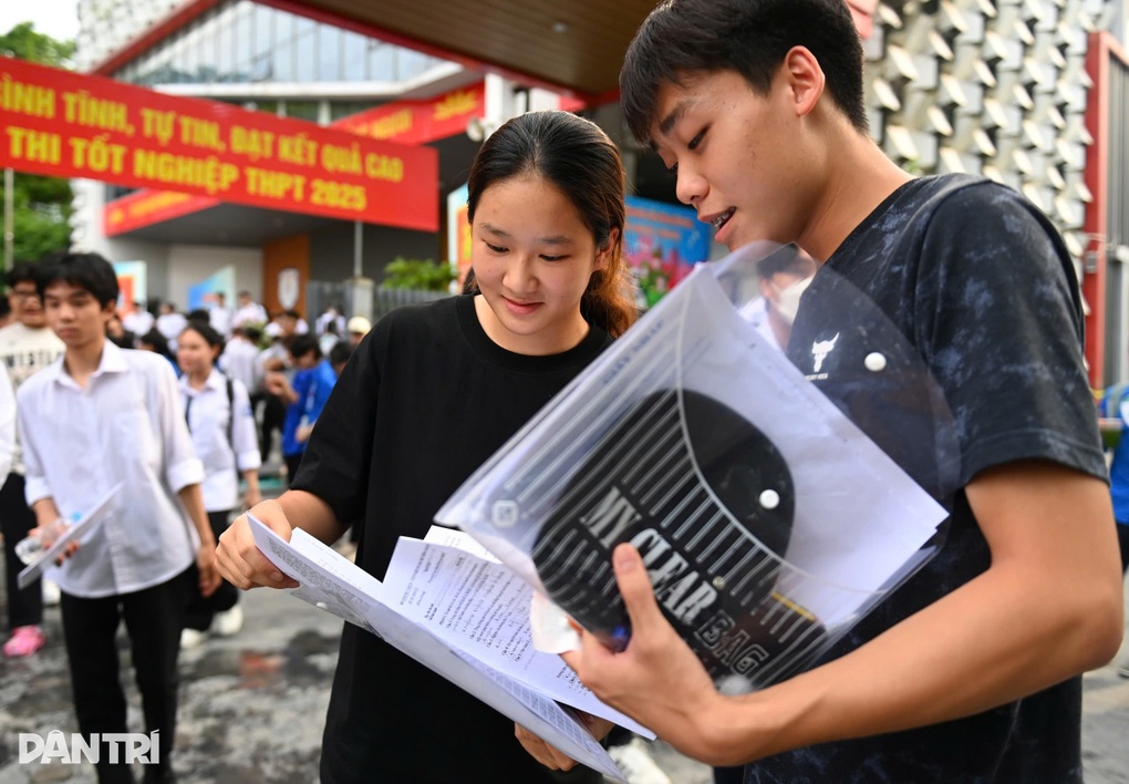Series of candidates who failed the exam and were admitted again: The first shock of life that will never be forgotten - 2 Loạt thí sinh trượt oan trúng tuyển trở lại: Cú sốc đầu đời mãi không quên - 2