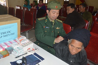 Bác sỹ quân hàm xanh và câu chuyện bắt “ma lá ngón”