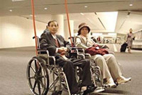 Đi kiện với khuôn ngực ứa máu