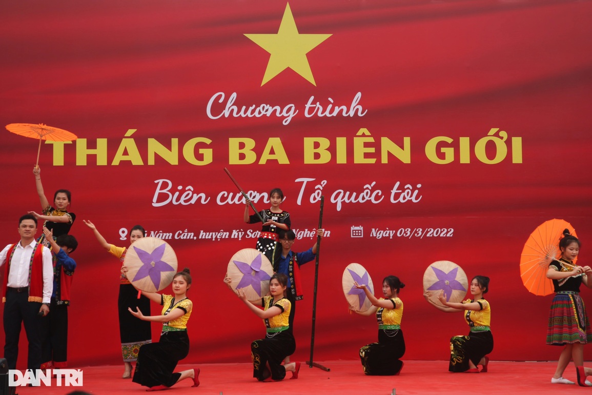 Tuổi trẻ thể hiện khát vọng dấn thân, cống hiến nhiệt huyết sức trẻ - 4 Tuổi trẻ thể hiện khát vọng dấn thân, cống hiến nhiệt huyết sức trẻ - 4