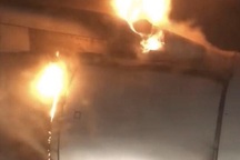 Máy bay chở 85 người cháy động cơ ngùn ngụt