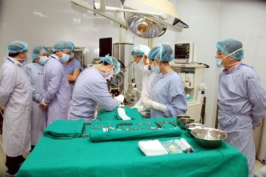 Ứng dụng thành công phương pháp điều trị cho bệnh sụp mí