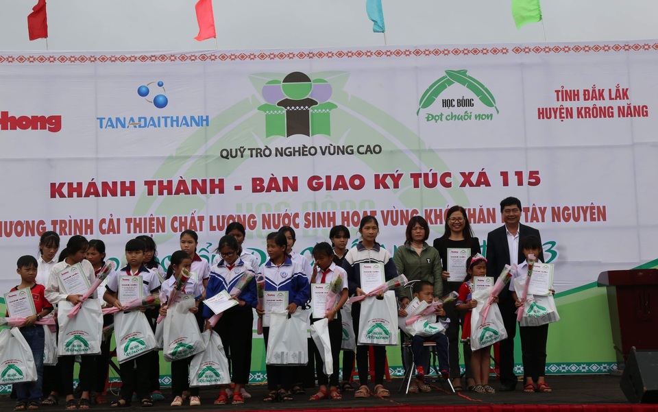 Khánh thành ký túc xá cho 115 học sinh nghèo hiếu học - 2 Khánh thành ký túc xá cho 115 học sinh nghèo hiếu học - 2