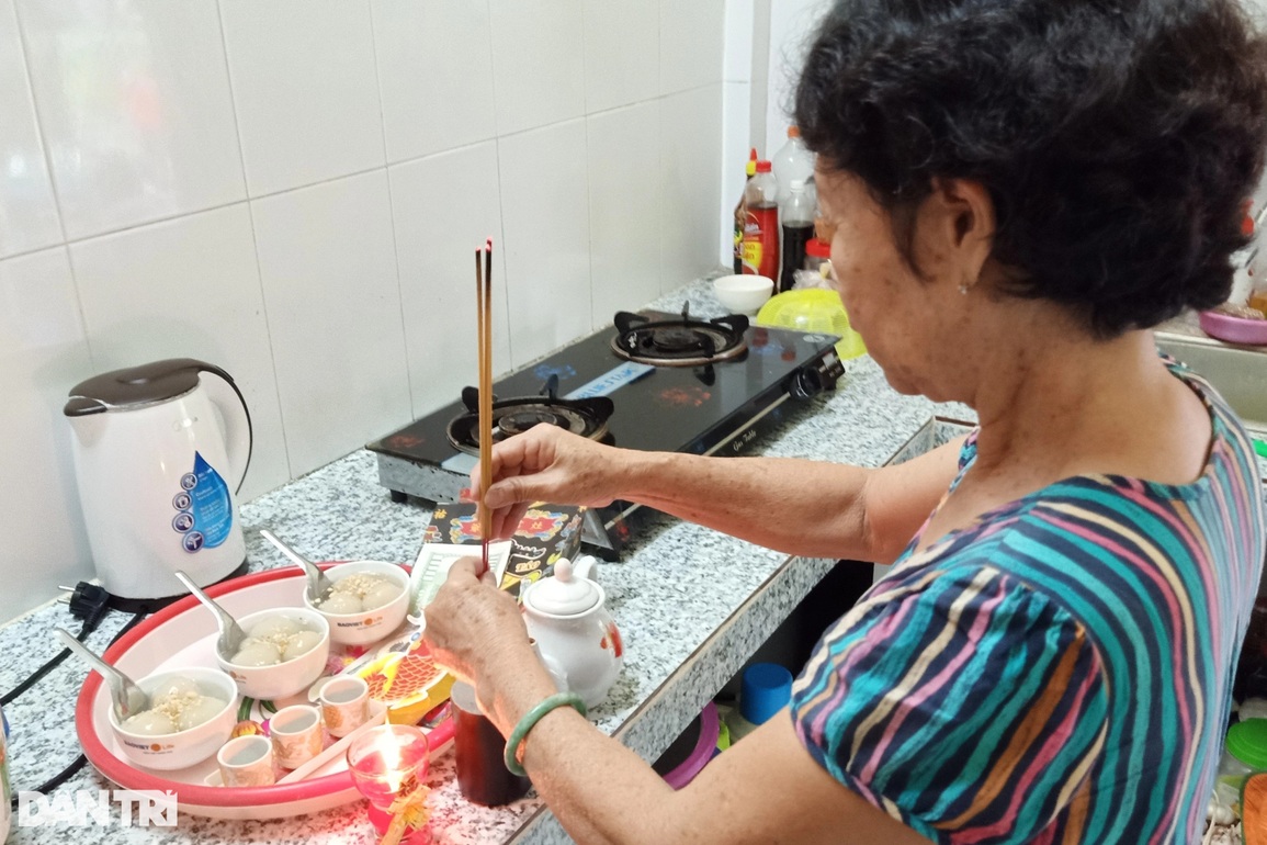 Cần Thơ: Người mua cá chép đưa ông Táo giảm một nửa so với năm trước - 4 Cần Thơ: Người mua cá chép đưa ông Táo giảm một nửa so với năm trước - 4