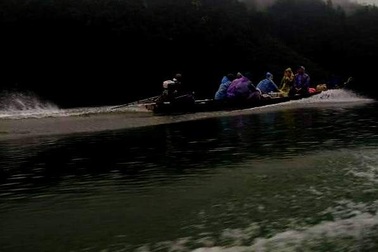 Truy đuổi lâm tặc trong đêm khuya ở thượng nguồn sông Hương