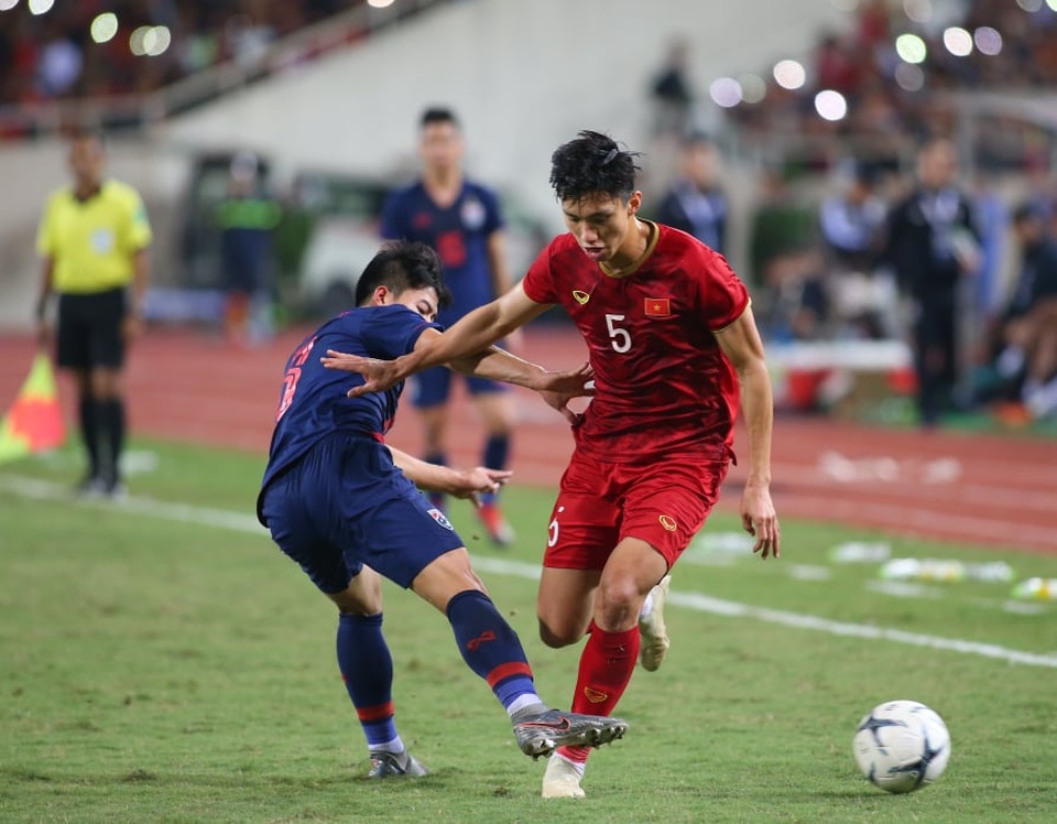 Việt Nam 0-0 Thái Lan: Hai quyết định gây tranh cãi của trọng tài - 36 Việt Nam 0-0 Thái Lan: Hai quyết định gây tranh cãi của trọng tài - 36