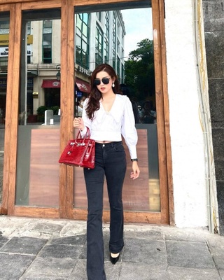 Á hậu Huyền My 11 năm sau đăng quang: Độc thân quyến rũ, hàng hiệu tiền tỷ - 10