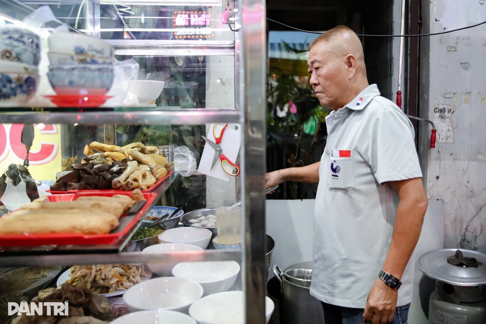 Nghệ sĩ Vũ Thanh và vợ 75 tuổi: Bán bún mọc, ở nhà thuê, nuôi cháu ăn học - 2 Nghệ sĩ Vũ Thanh và vợ 75 tuổi: Bán bún mọc, ở nhà thuê, nuôi cháu ăn học - 2