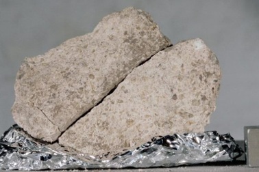 Tìm ra cách trích xuất thông tin từ một hạt bụi Mặt trăng