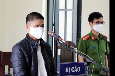 Lĩnh 12 tháng tù giam vì chống đối chốt kiểm dịch Covid-19