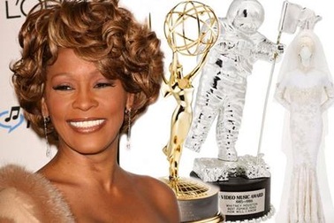 Váy cưới và nhiều đồ dùng cá nhân của Whitney Houston được đem bán đấu giá