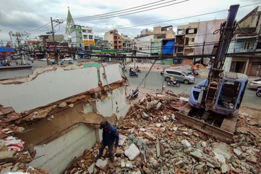 Toàn cảnh "đại công trường" bàn giao mặt bằng dự án Metro 2