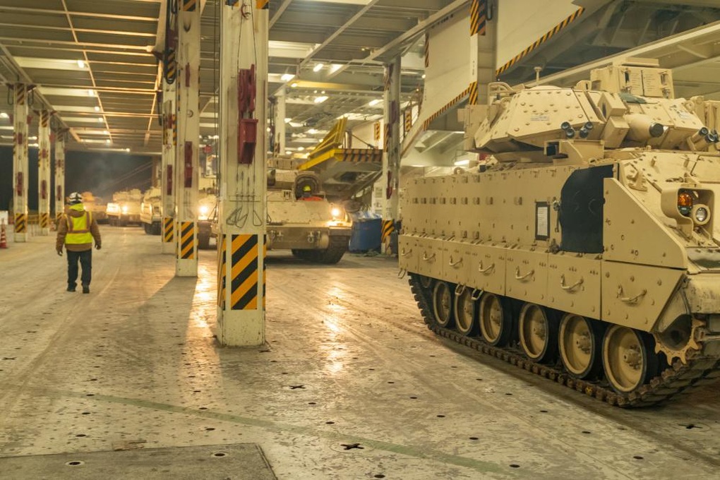 Sát thủ diệt tăng M2 Bradley lên đường tới Ukraine - 1 Sát thủ diệt tăng M2 Bradley lên đường tới Ukraine - 1