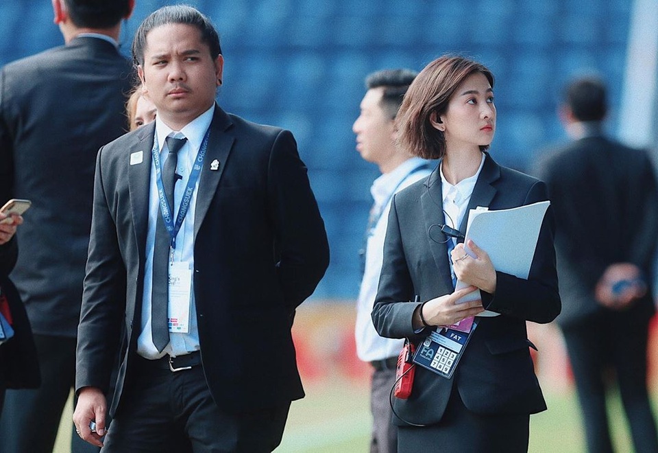 Nhan sắc đẹp tuyệt trần của nữ dẫn đoàn U23 Việt Nam - 2 Nhan sắc đẹp tuyệt trần của nữ dẫn đoàn U23 Việt Nam - 2