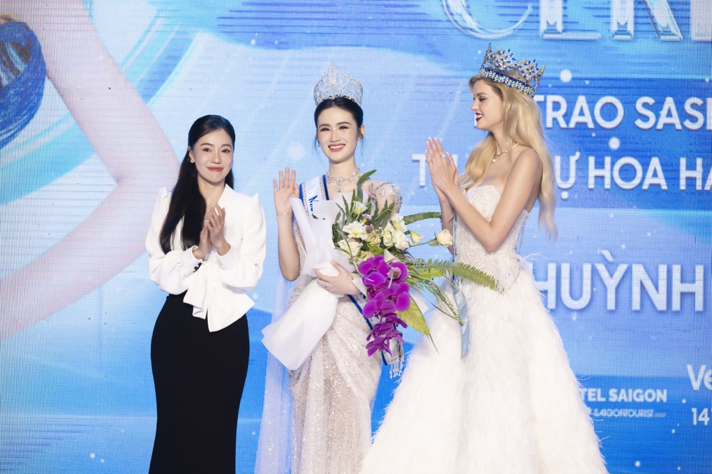 Hoa hậu Ý Nhi nhận sash đi thi quốc tế, lộ diện top 30 Mr World Vietnam - 1 Hoa hậu Ý Nhi nhận sash đi thi quốc tế, lộ diện top 30 Mr World Vietnam - 1