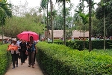 Về đây nhớ Bác khôn nguôi!