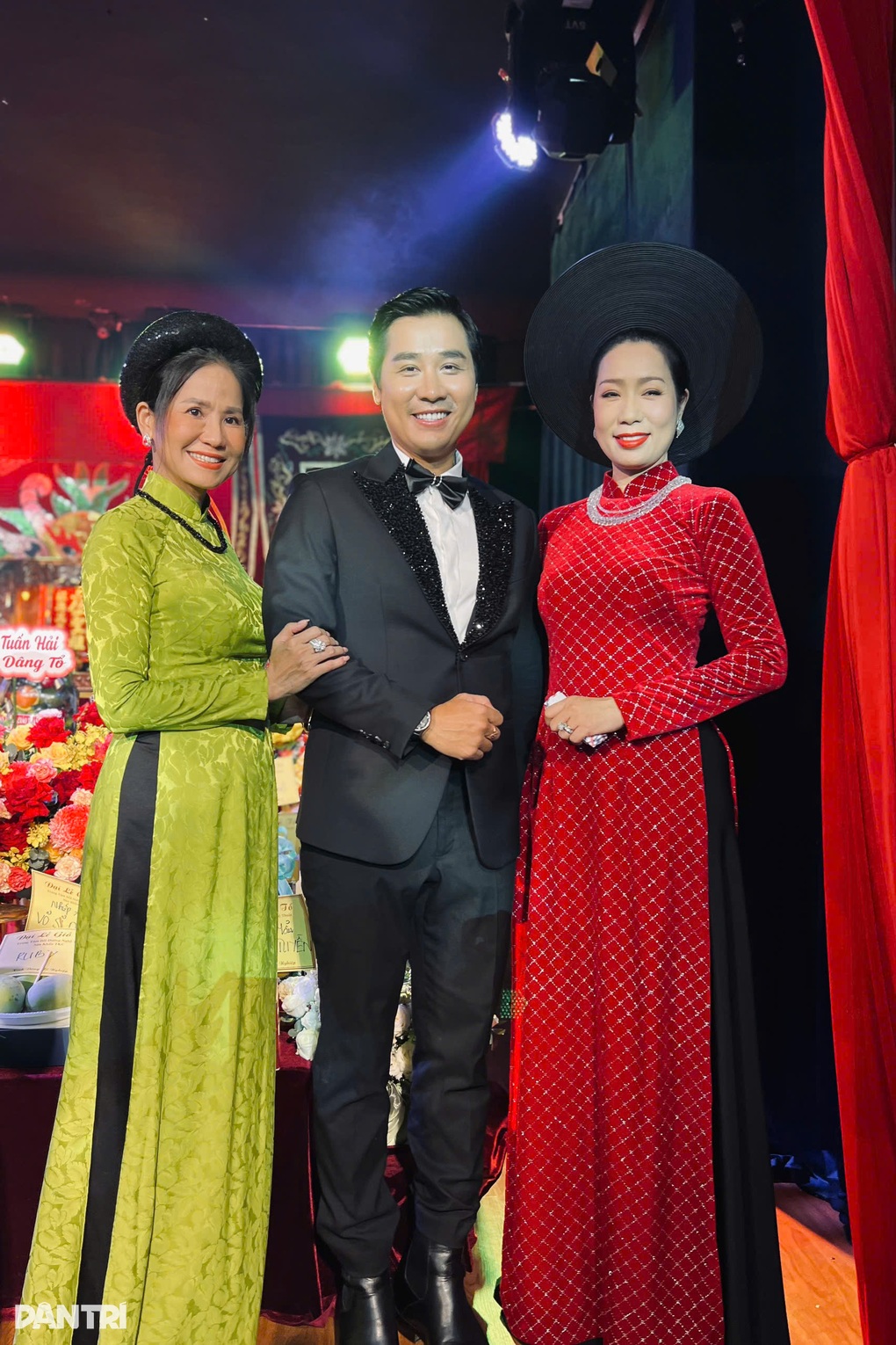 Trịnh Kim Chi ngấn lệ dịp giỗ Tổ, góp tiền phụng cúng cho người dân vùng lũ - 4 Trịnh Kim Chi ngấn lệ dịp giỗ Tổ, góp tiền phụng cúng cho người dân vùng lũ - 4